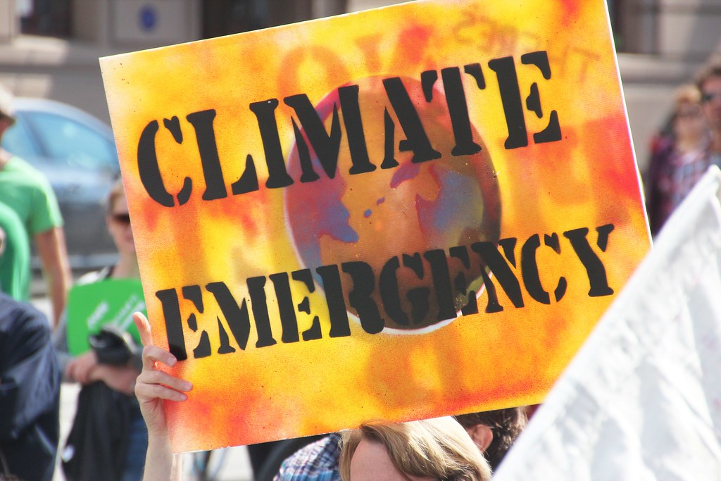 Fossil Fuel-Tied Legal Experts Are the Main Critics of a Climate Emergency Declaration